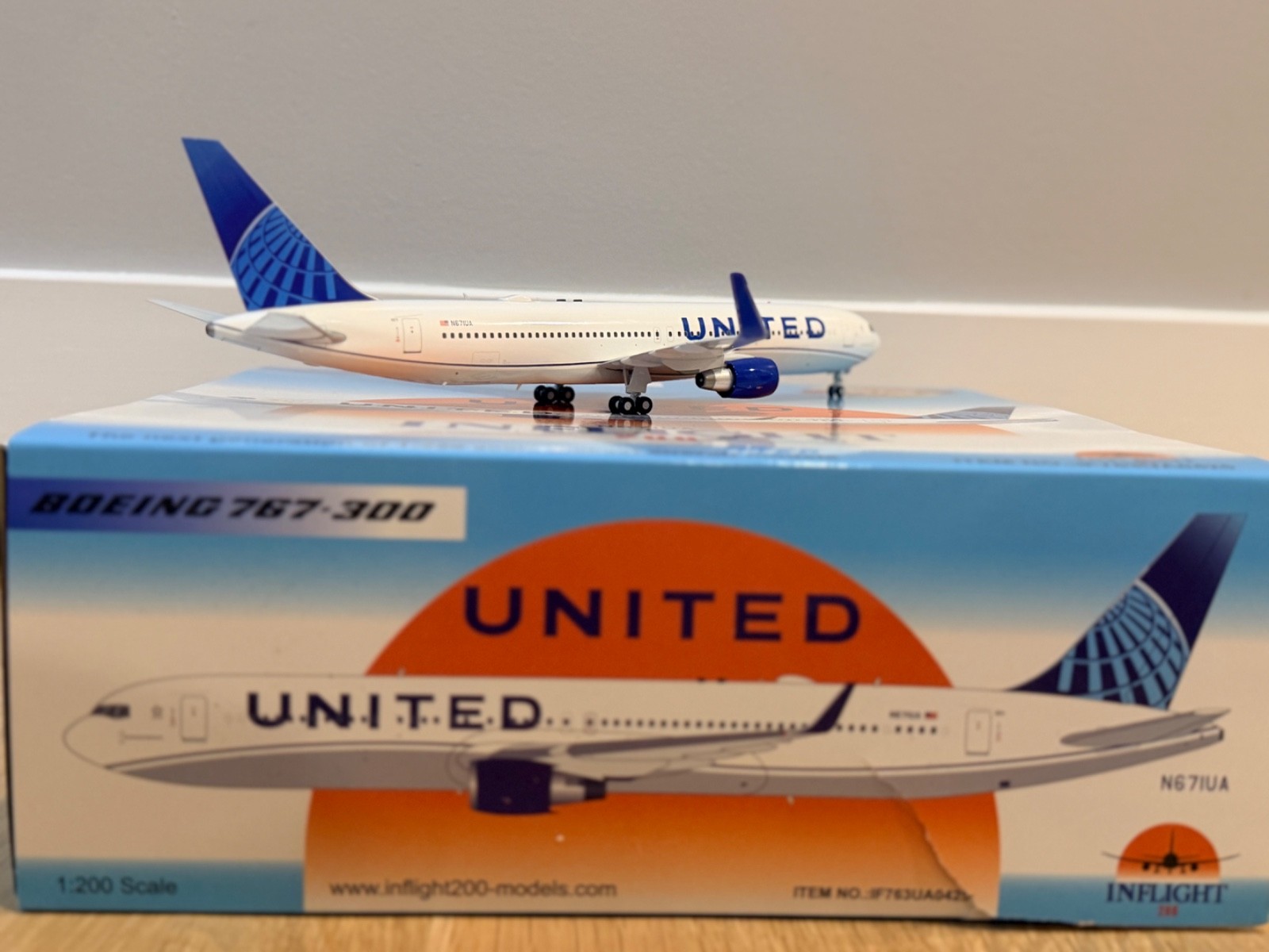 Inflight200 1:200 United Airlines 767-300ER N67IUA *RARE*