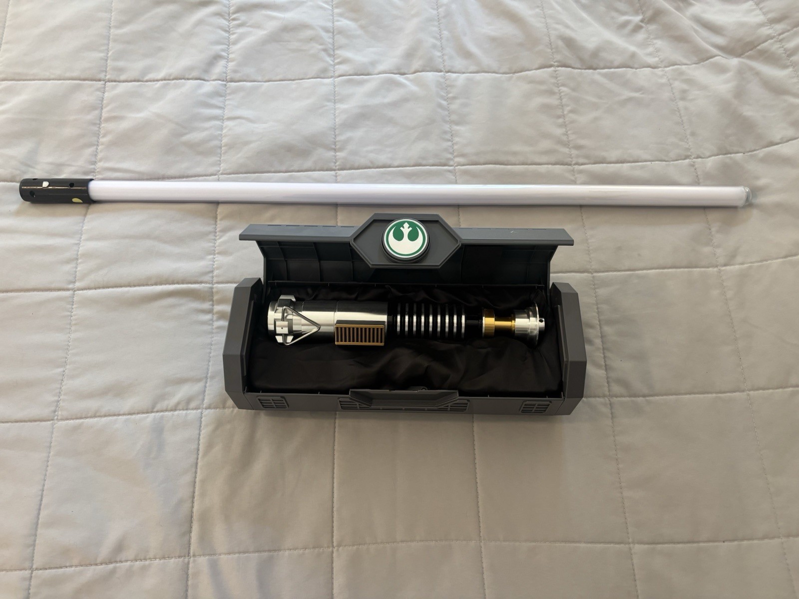 Star Wars Galaxy\'s Edge Luke Skywalker Lightsaber With Blade And Case