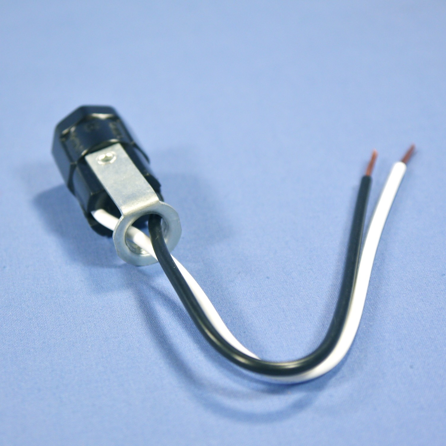 Leviton 10014-500 Candelabra Base Lamp Holder Light Socket Keyless 75W 125W