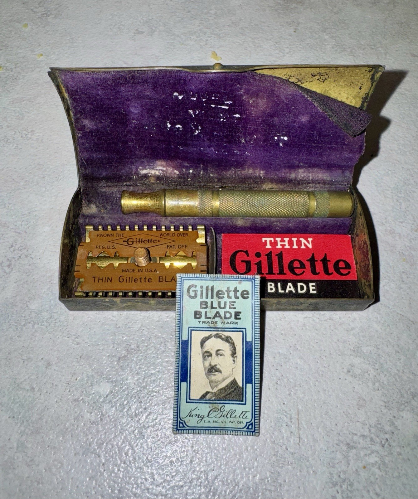 Vintage Gillette Safety Razor With Metal Case In Original Unrestored Condition