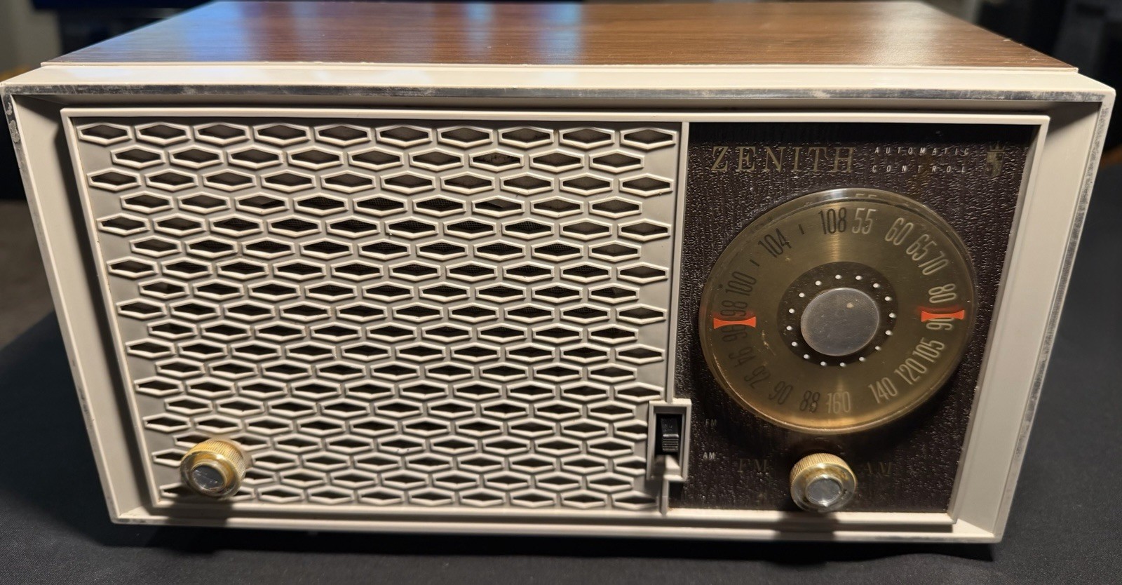 Vintage Zenith T325 AM FM Tube Radio Automatic Frequency Control Working 1960s