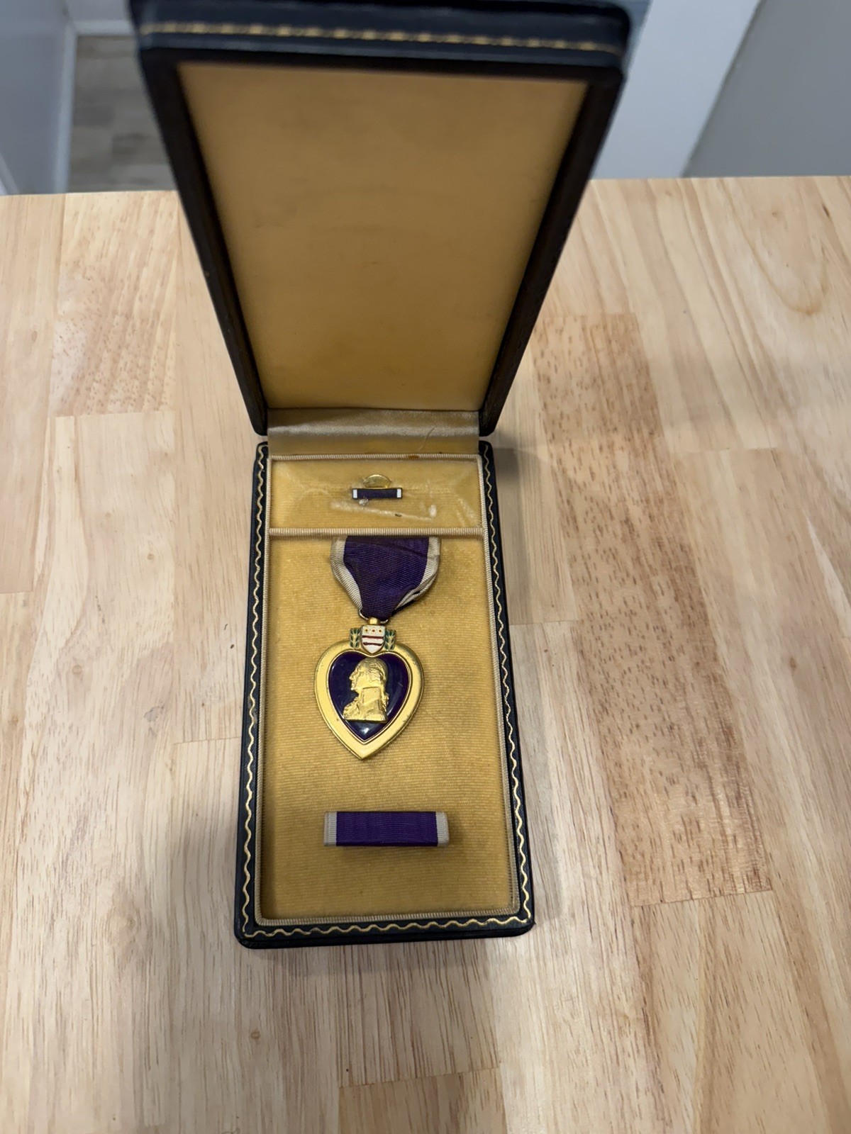 WW2 WWII US Army Purple Medal Heart Case BadgeAward Coffin w/ Medal