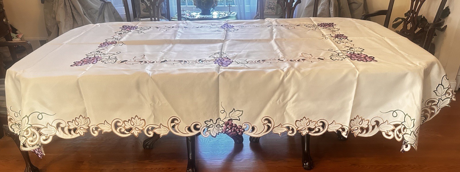 VINTAGE NEW EMBROIDERED APPLIQUE  GRAPE VINE 102”x71” IVORY SATIN TABLECLOTH NEW