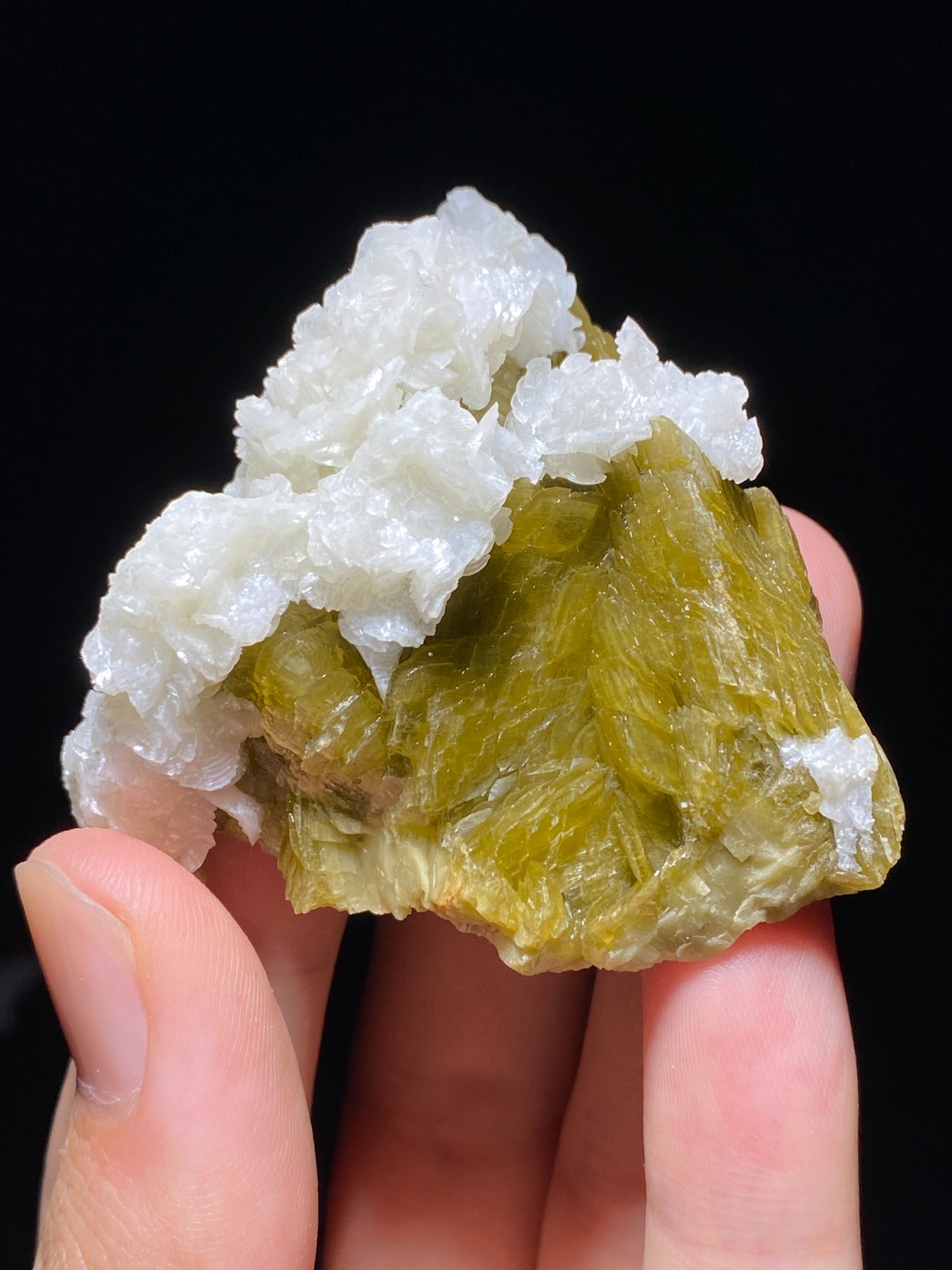 Exquisite Natural Siderite and Dolomite Association Mineral Specimen, Guizhou