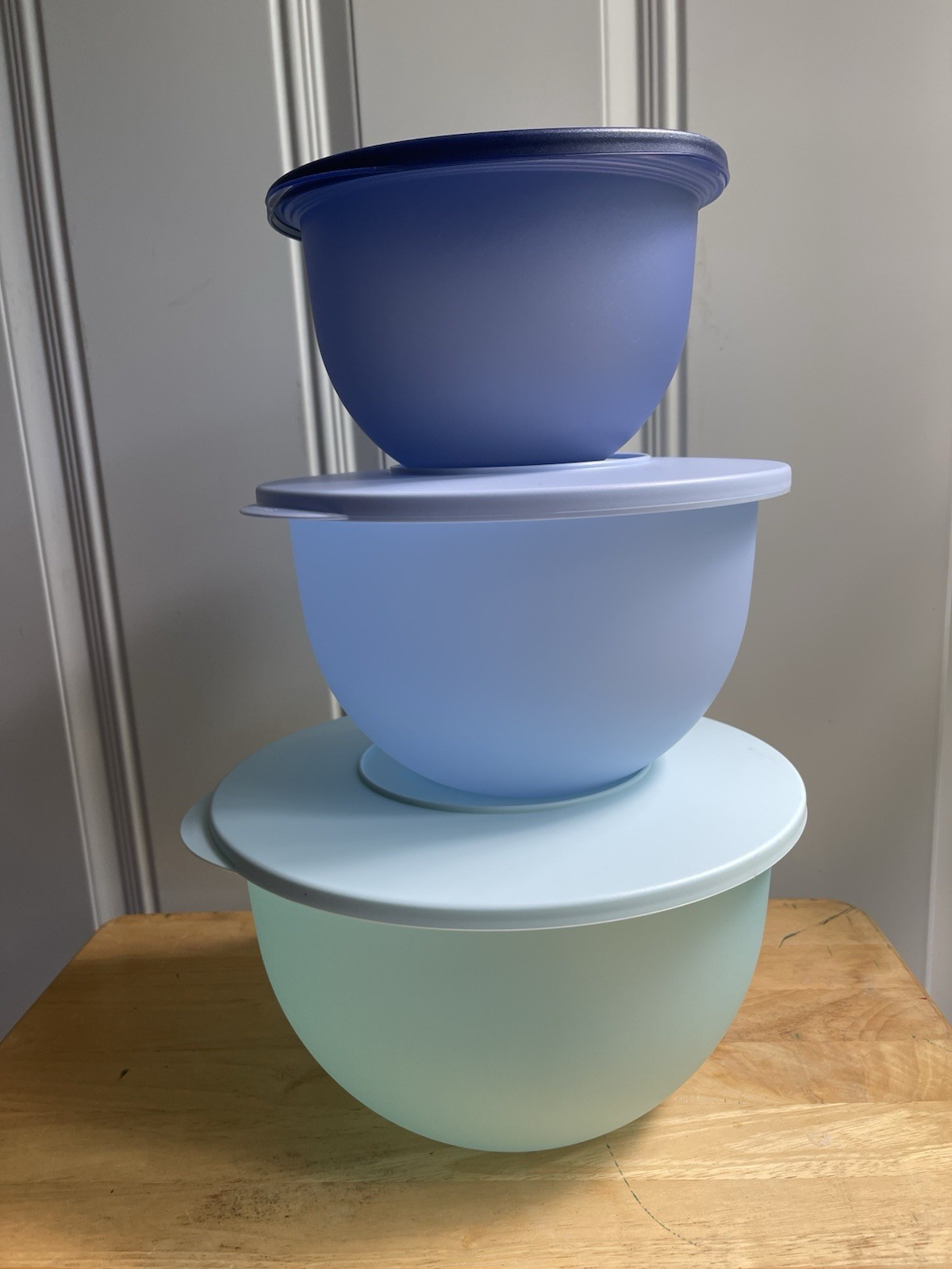 New Tupperware 3 Piece Classic Bowl Set