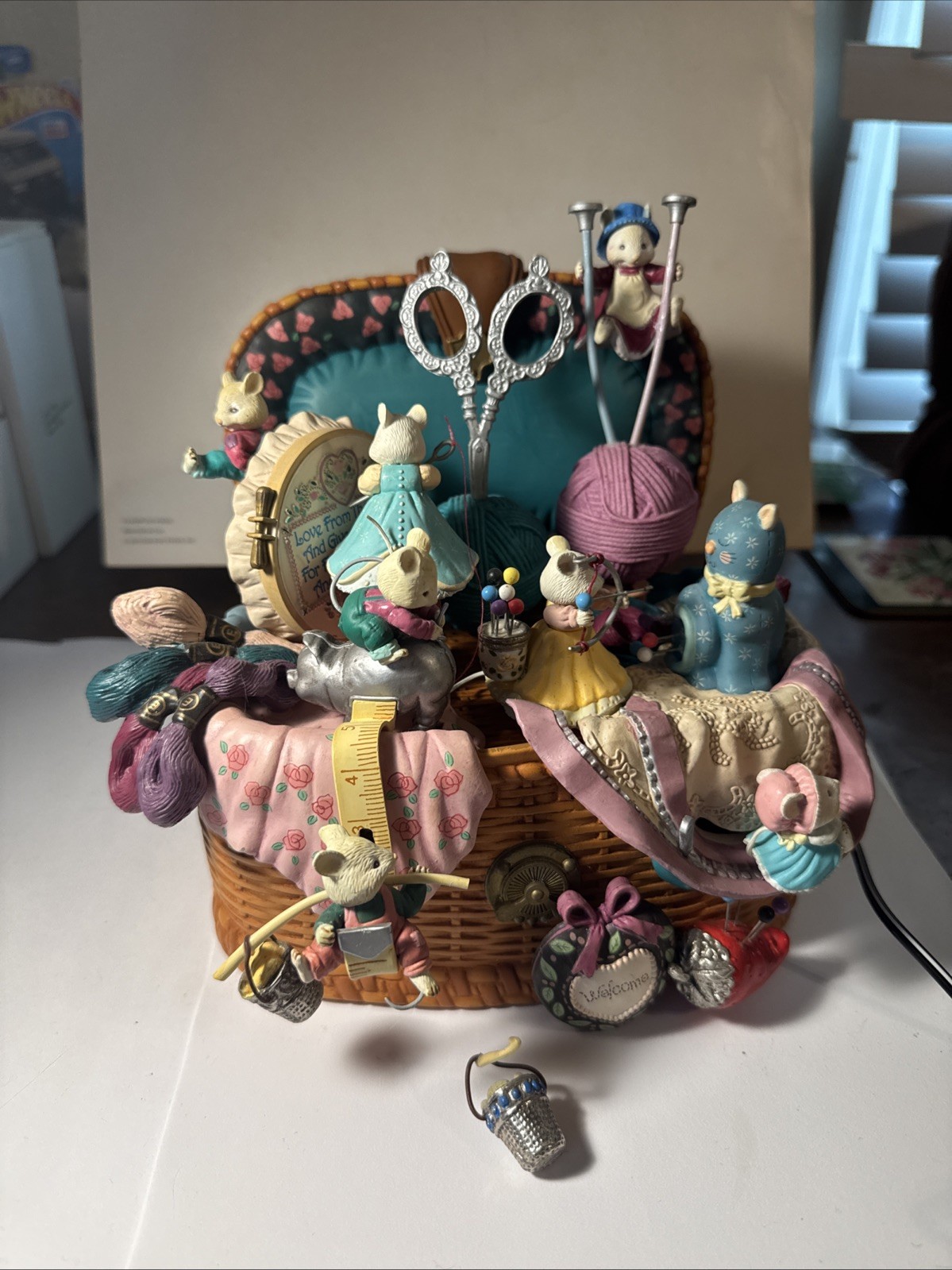 Vtg Enesco Knittin' Pretty Deluxe Music Box  “Whistle While You Work”  With Cord