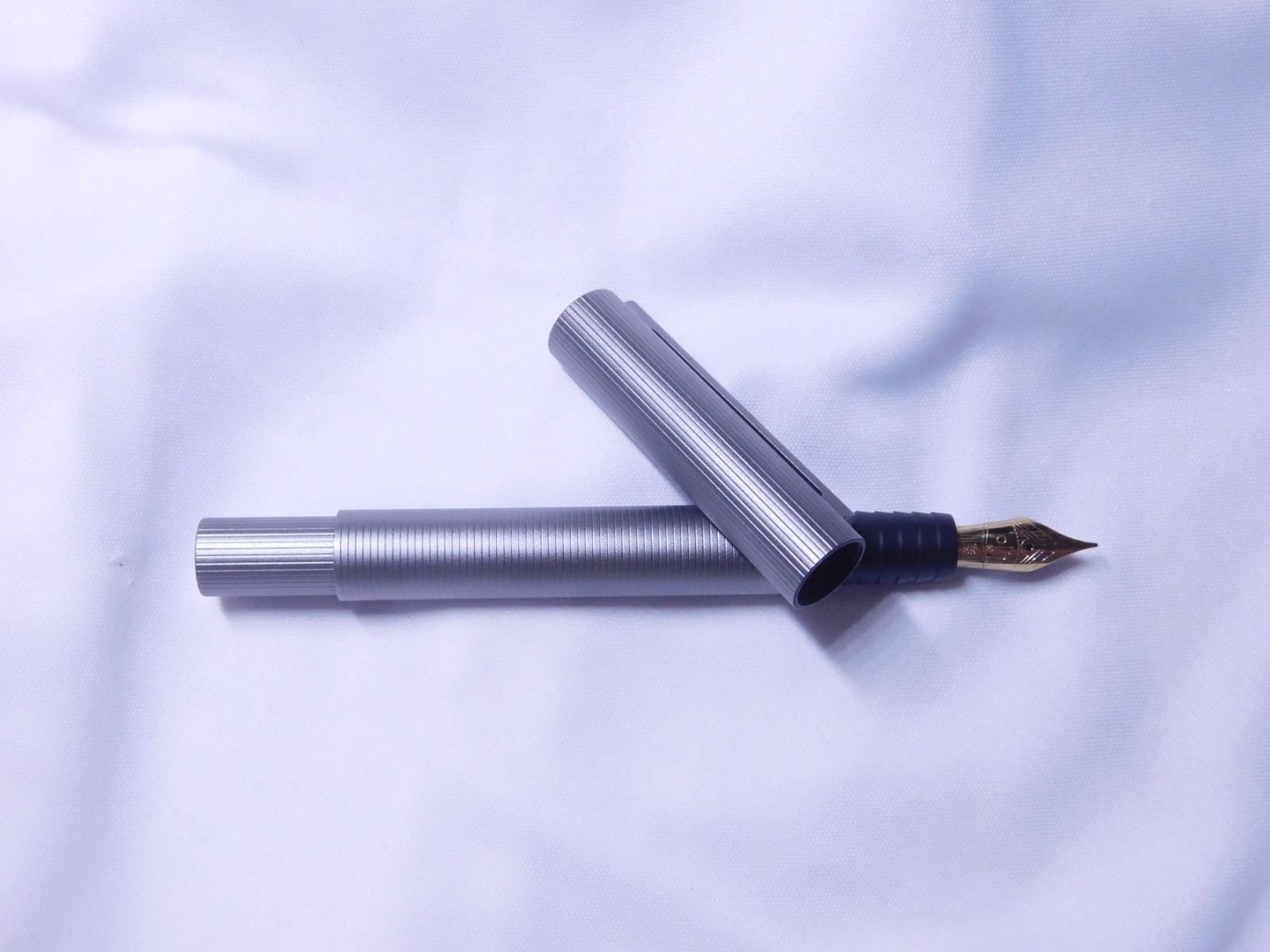 Otto Hutt Design 08 Fountain Pen - Ruthenium - 18K nib - No Box