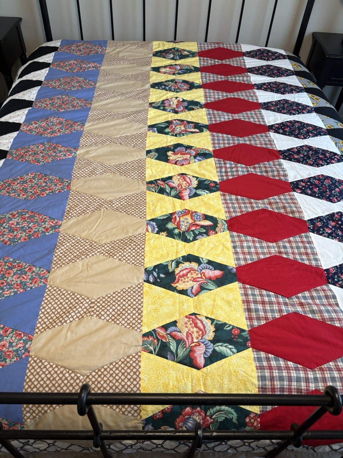 VINTAGE 1980s Handmade DIAMOND-SHAPED PATCHWORK STRIPES 94” X 80”
