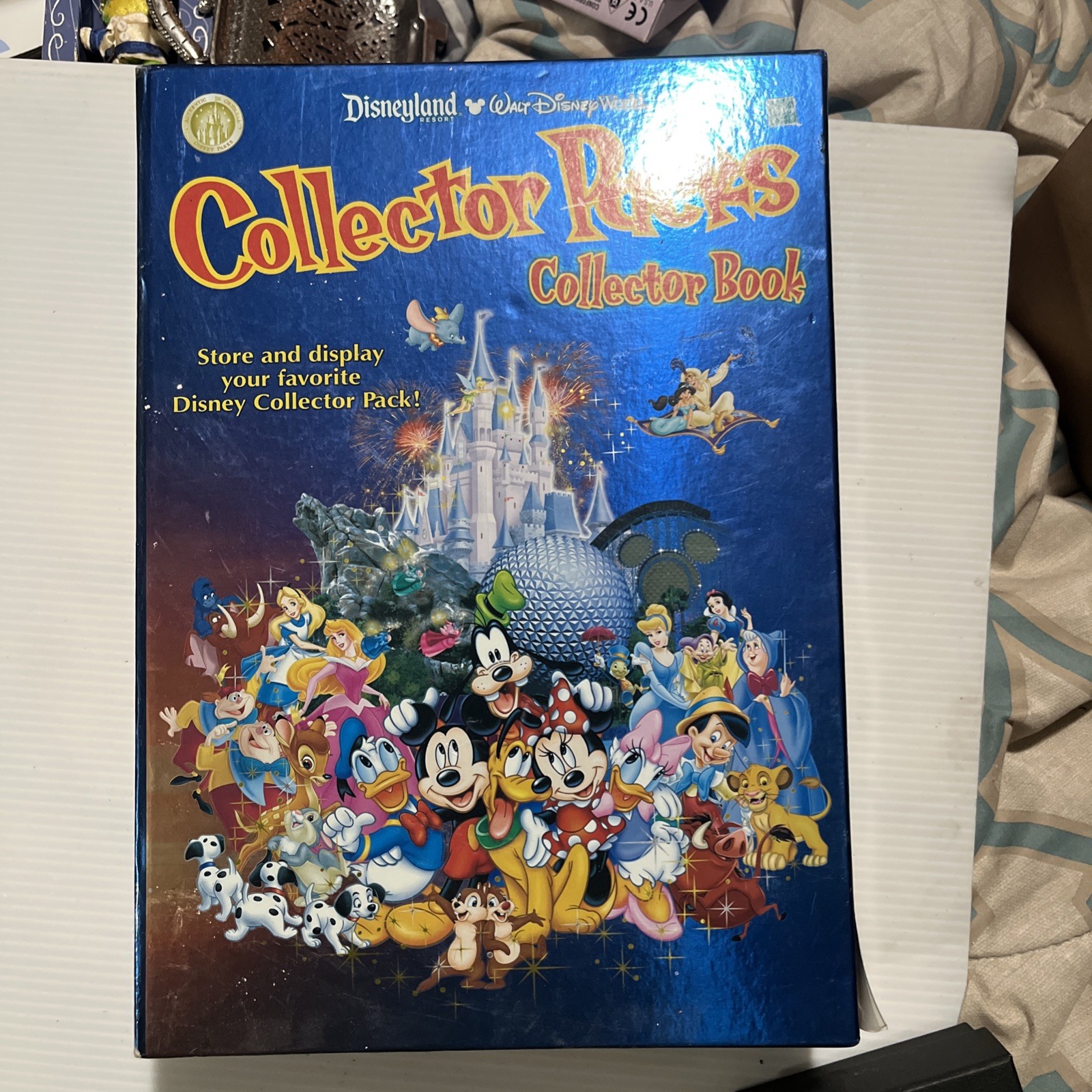 Disney  Collector Packs Collector Book storage w/ 14 mini Figures Set   RARE