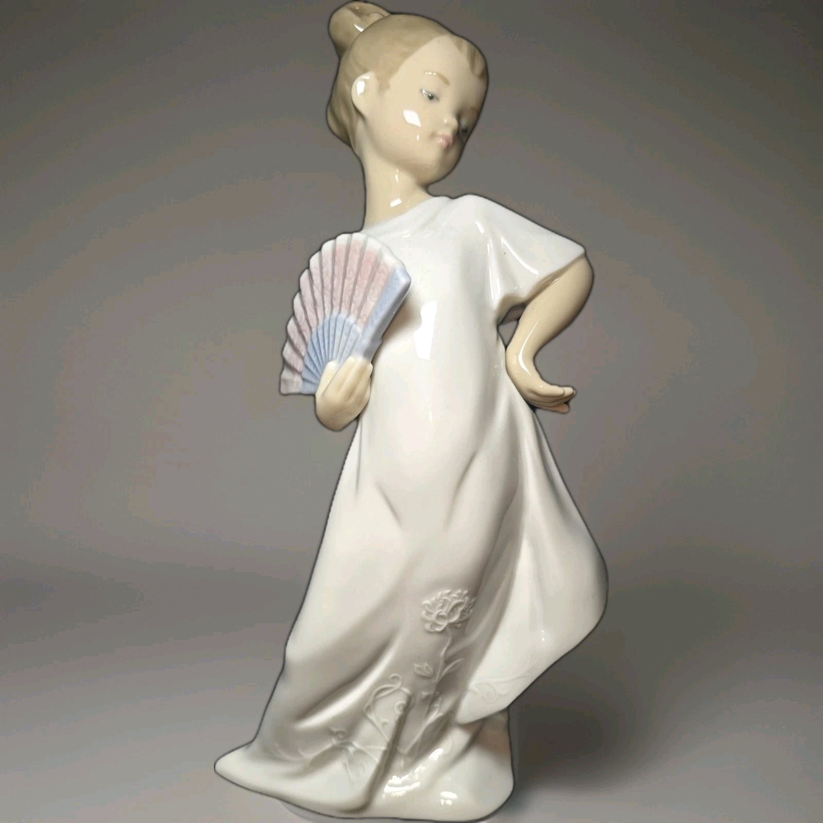 NAO DAISA I'm Pretty Young Girl With Fan RETIRED 2003 Figurine #1455 SPAIN RARE