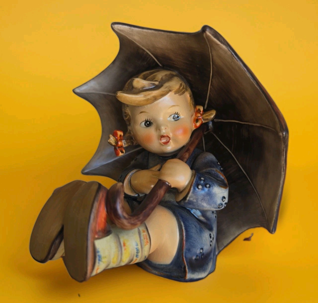 Goebel Hummel Umbrella Girl Figurine 152/08 1951