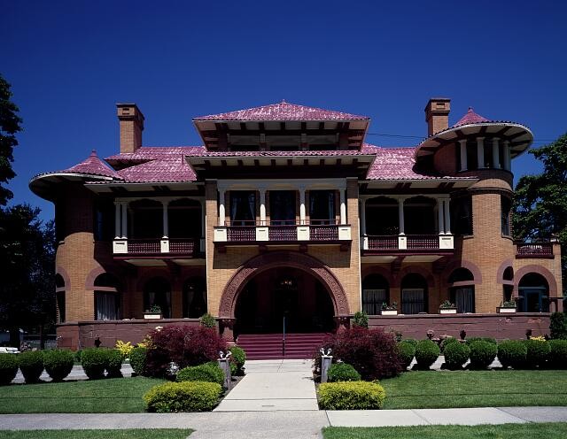 Photo:Unidentified House 1980s Historic Mansion Brick Architecture