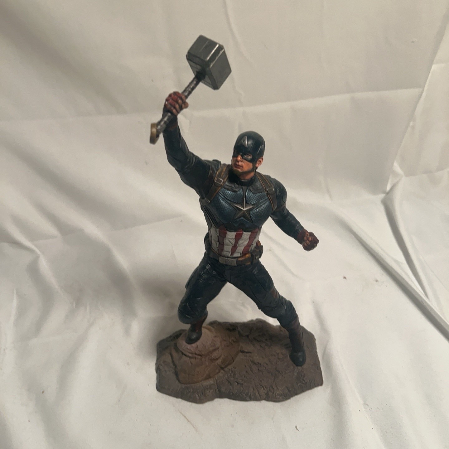 Marvel Avengers Endgame Captain America Diorama Diamond Select Blue Standard