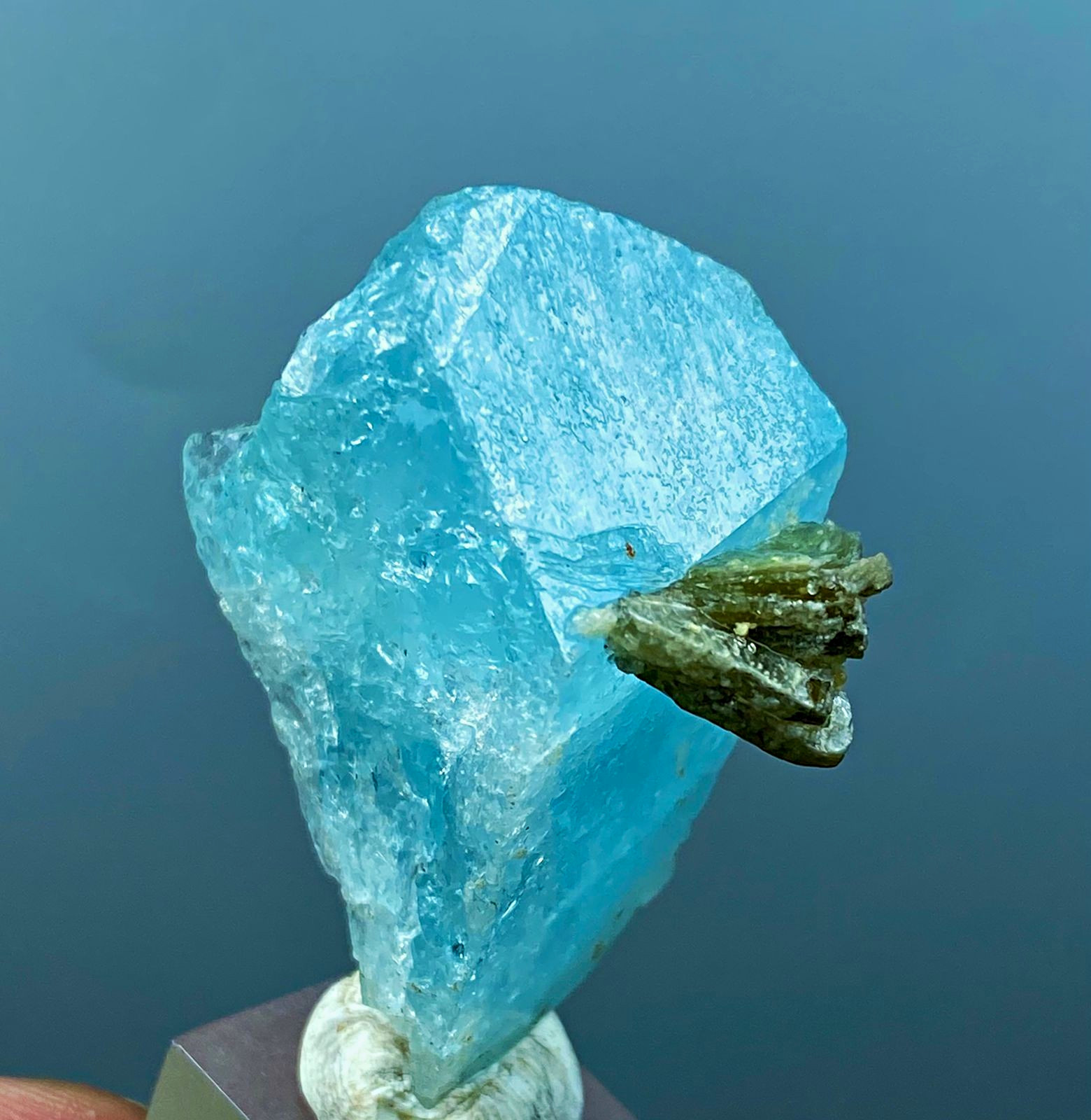 Natural Terminated Blue Aquamarine With Mica Crystal Specimen Pakistan 128 Ct