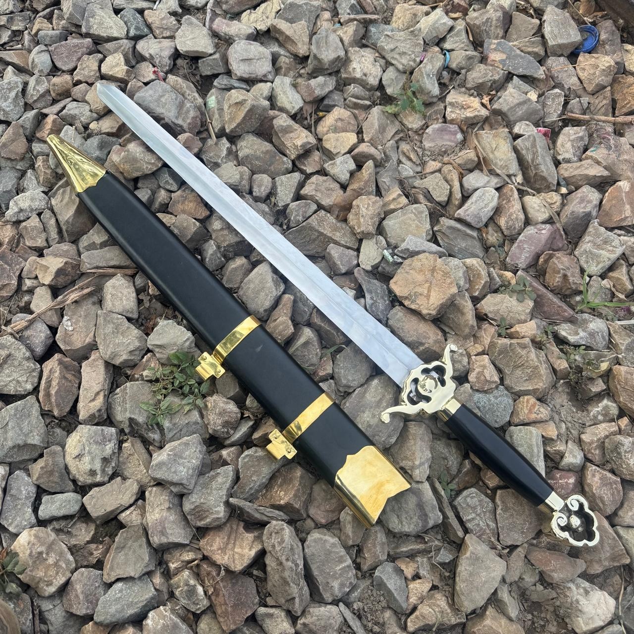 Premium high carbon 1095 steel sword/ with wood scabbard