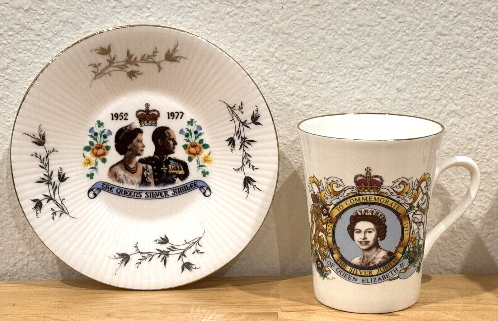 VINTAGE QUEEN ELIZABETH II SILVER JUBILEE CUP & PLATE FINE CHINA