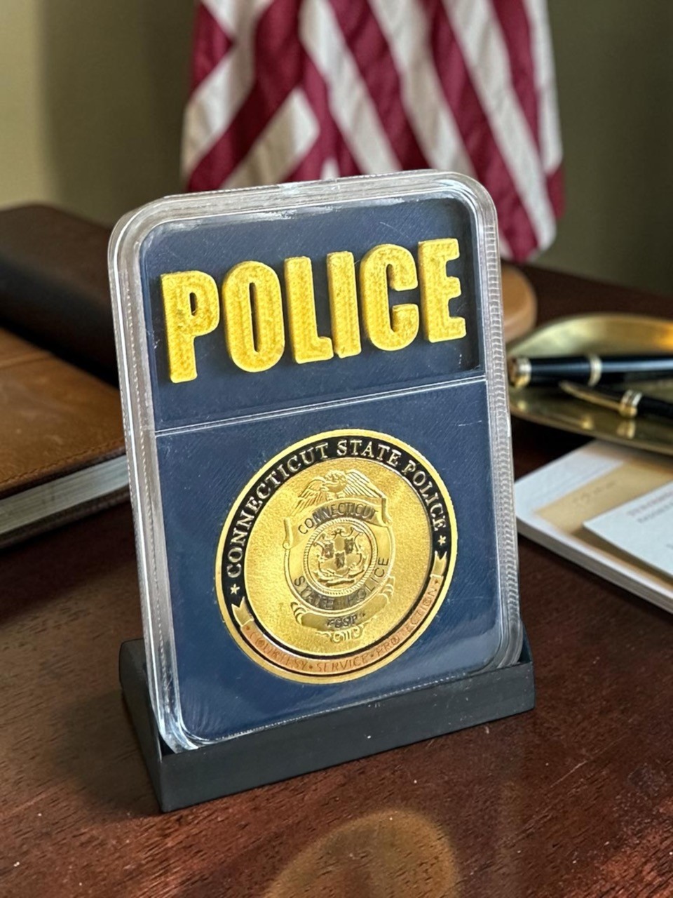 CONNECTICUT STATE POLICE Challenge Coin in MACE Signature Display ·GREAT GIFT·