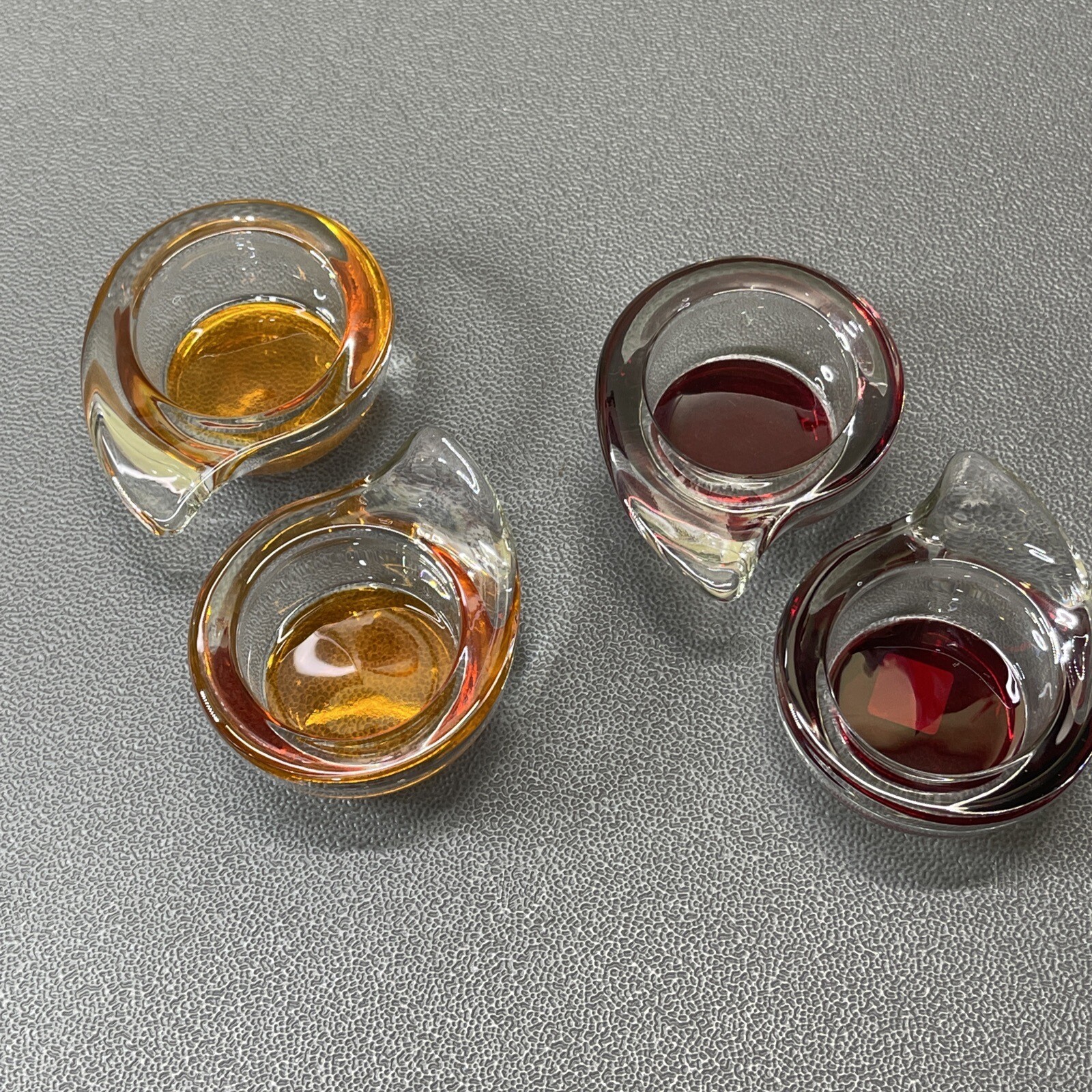 Partylite P8918 Set of 4 Groovy Tealight Holder Set 2 Red & 2 Orange Yin Yang