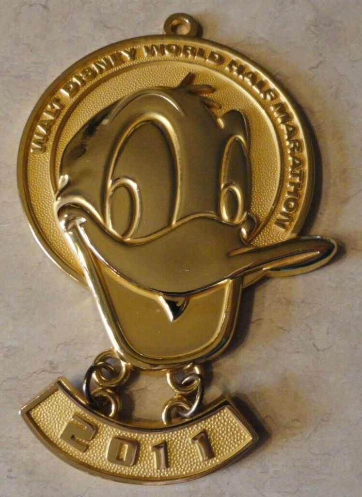 Disney World running half marathon Weekend Gold Donald Duck Medal 2011 nos new