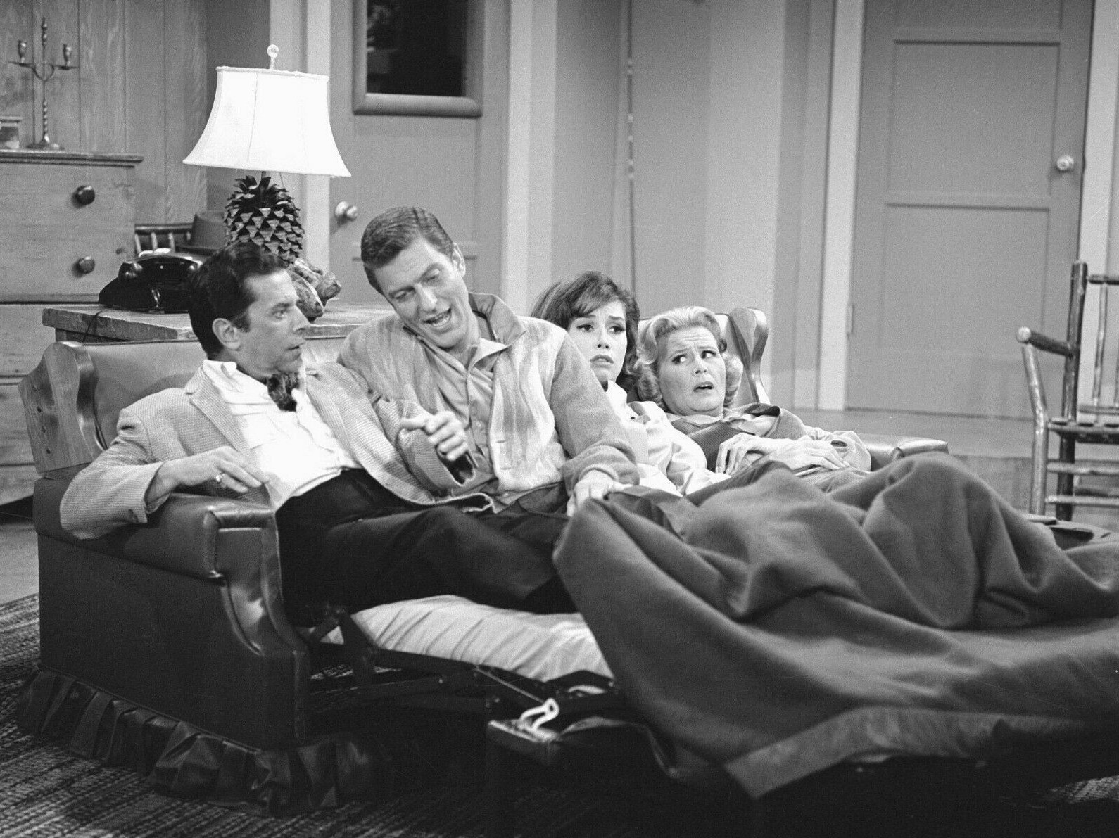 The Dick Van Dyke Show Mary Tyler Moore Cast Set Of 4  5x7 Glossy Photos