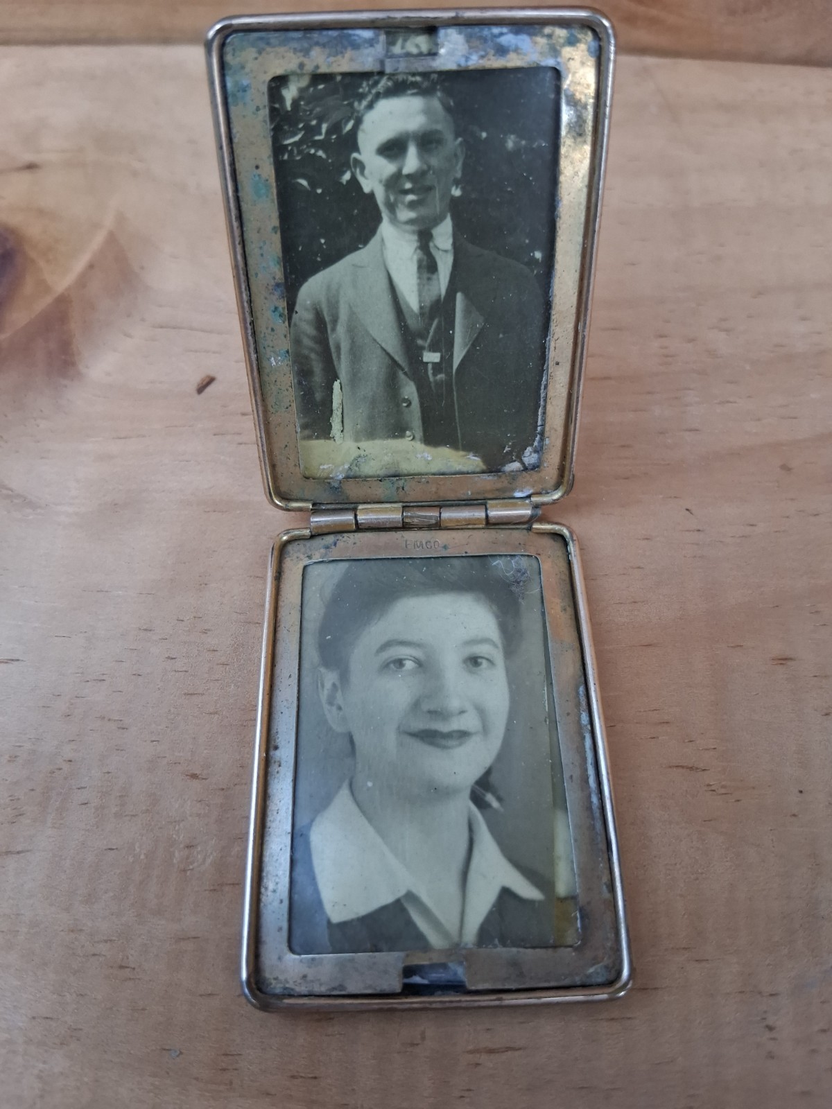 Vintage Gold Metal Folding Hinged Double Picture Frame Locket Case  Portrait