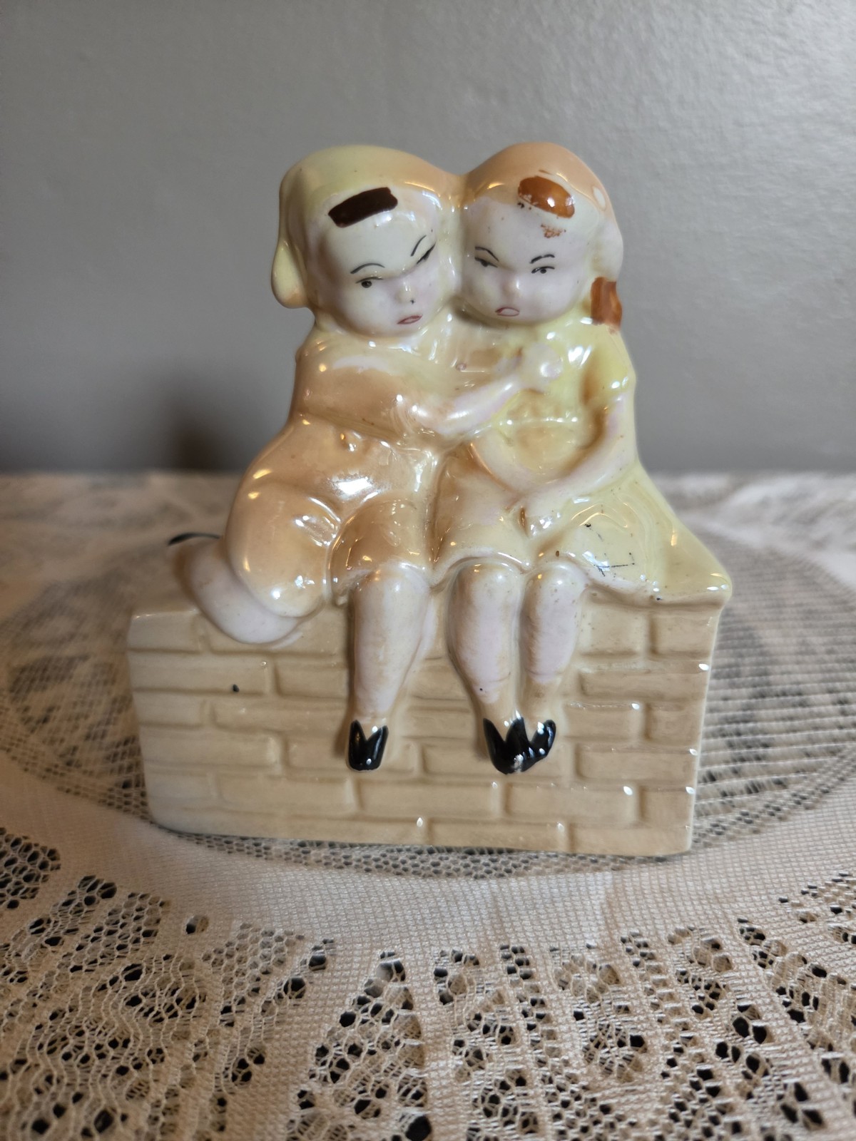 VINTAGE RARE MCM OPALESCENT HAND PAINTED CERAMIC FIGURINE GIRLS TABLETOP DECOR
