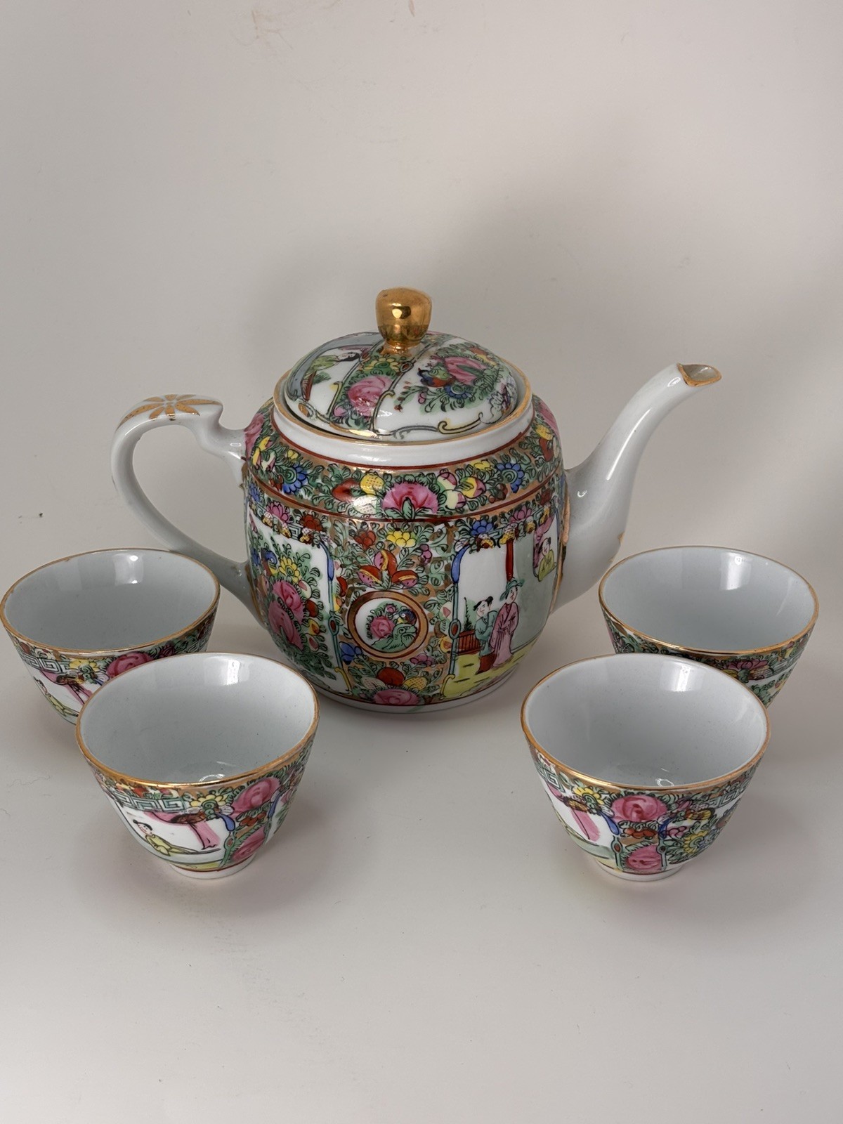 Vintage 70s TOYO Hong Kong Rose Medallion Teapot & 4 Cups Famille Rose Porcelain