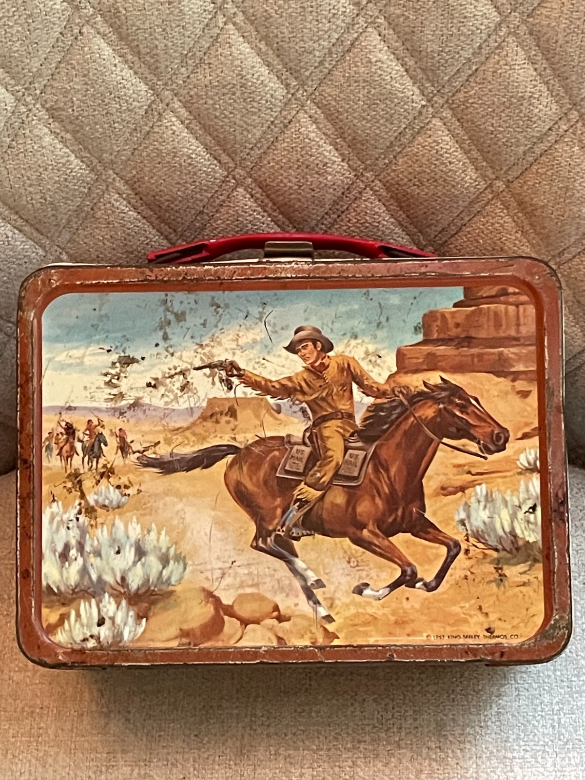 RARE VINTAGE 1963 KING-SEELEY THERMOS WESTERN COWBOW PONY EXPRESS METAL LUNCHBOX