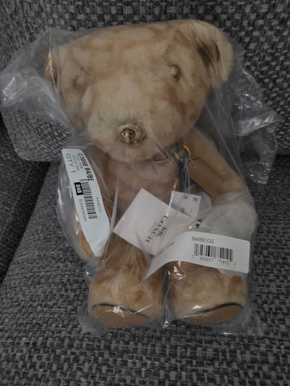 COACH BEAR  SHEARLING COLLECTIBLE  BEIGE MULTI  COLOR  C7058  LIMITED EDITION