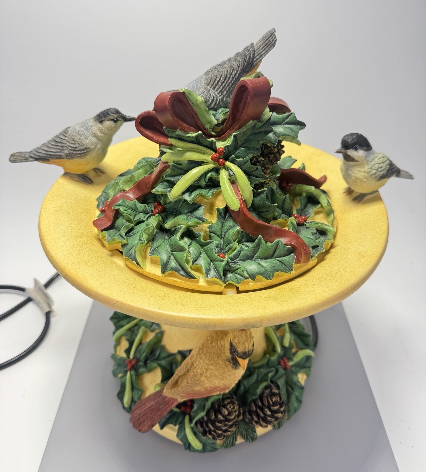 Lenox Winter Greetings Birdbath Fountain Catherine McClung Cardinals Working