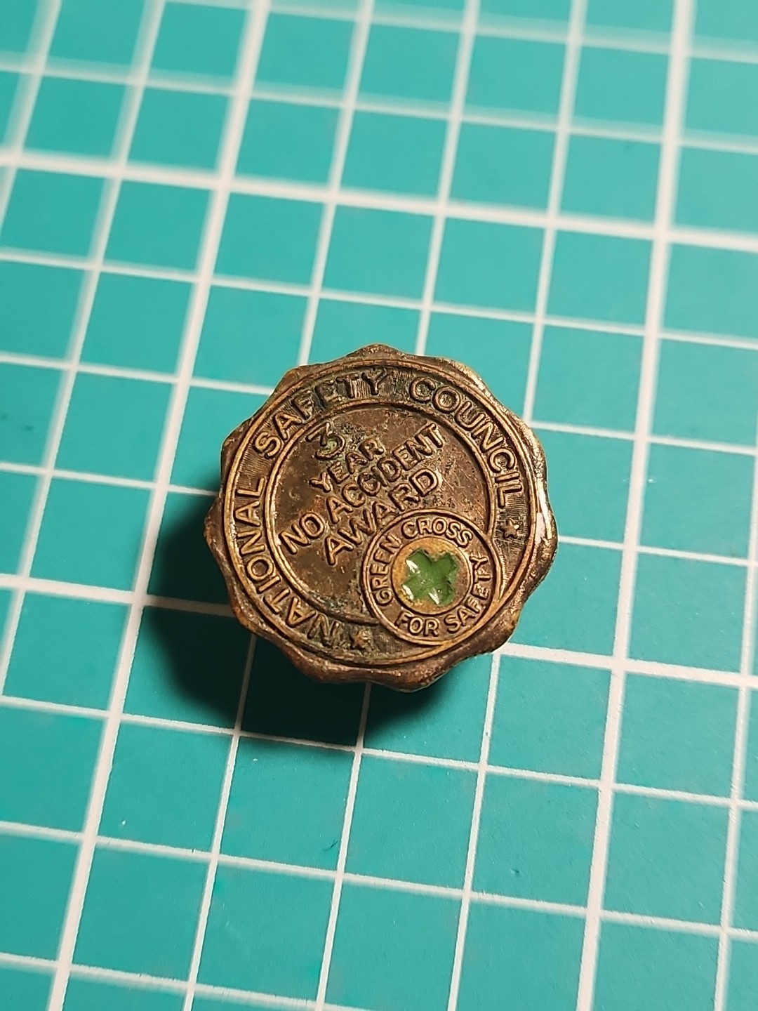 Vtg National Safety Council Green Cross Screw Back Gold Tone Lapel Pin
