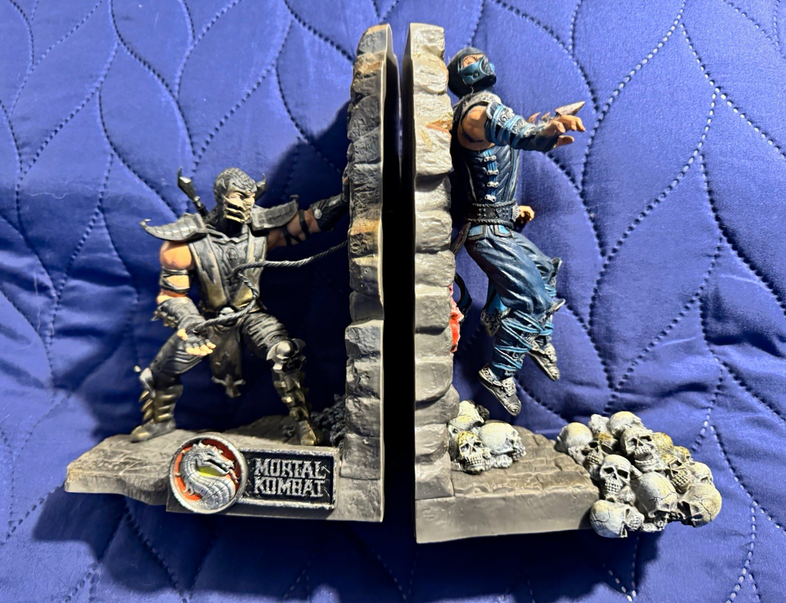 Mortal Kombat 9 Kollectors Edition Scorpion Sub-Zero Bookends + Art Book 2011