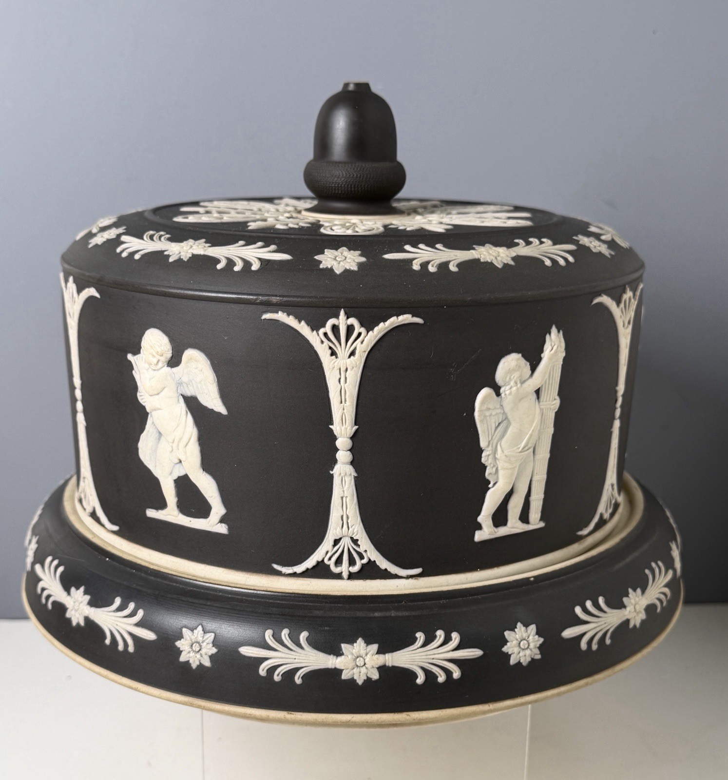 RARE BLACK /WHITE ANTIQUE WEDGEWOOD JASPERWARE CUPID CHEESE DOME & PLATE