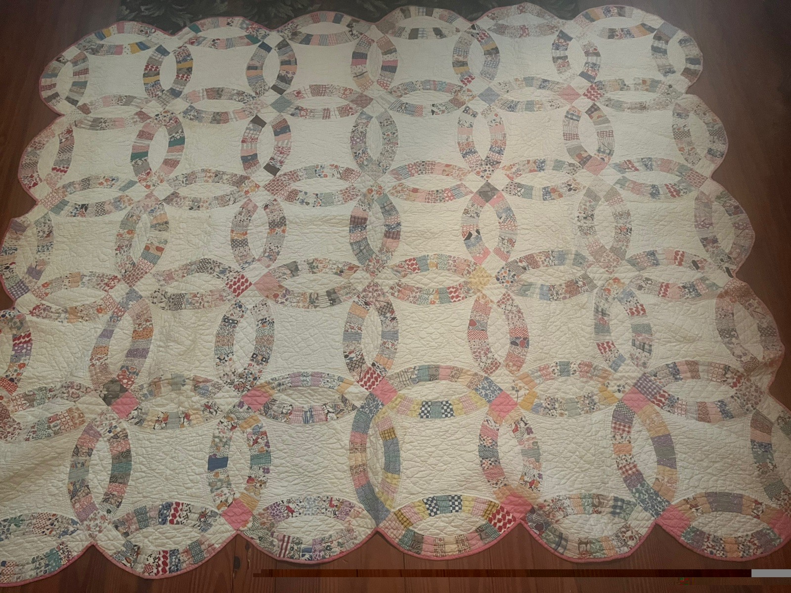 Antique 1930’s/40’s Double Wedding Ring Quilt Hand Calico Scalloped Edge 60x72 