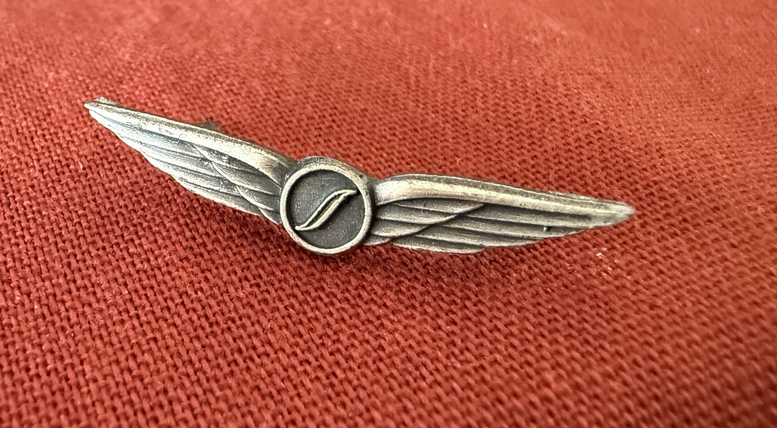 1970’s Southern Airways 3rd Issue Service Wings Pin Airline Badge Lapel Pilot