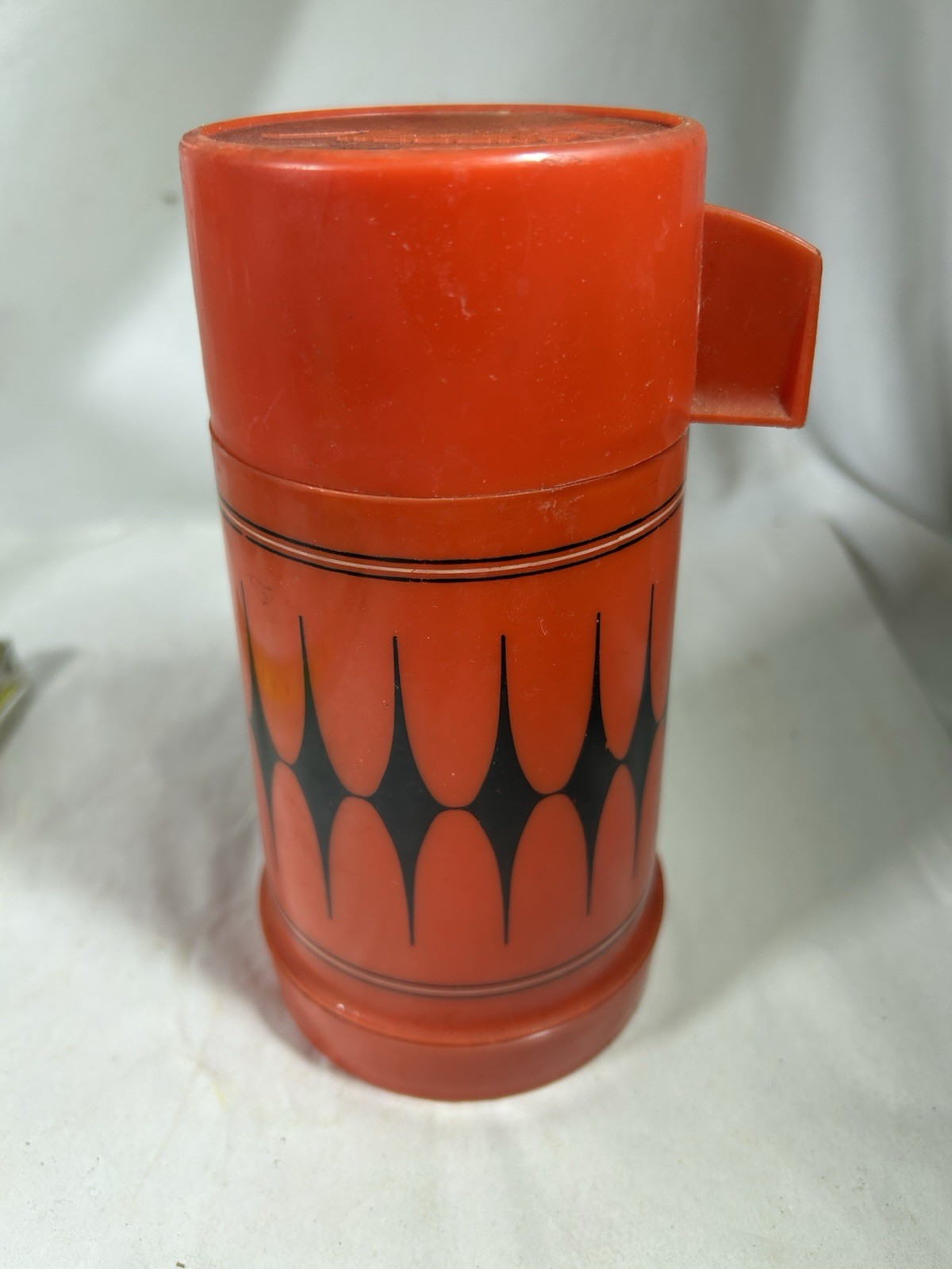 VTG Aladdin\'s Vanguard Thermos 3C Half Pint Red Black Diamond Cup No. 113 USA