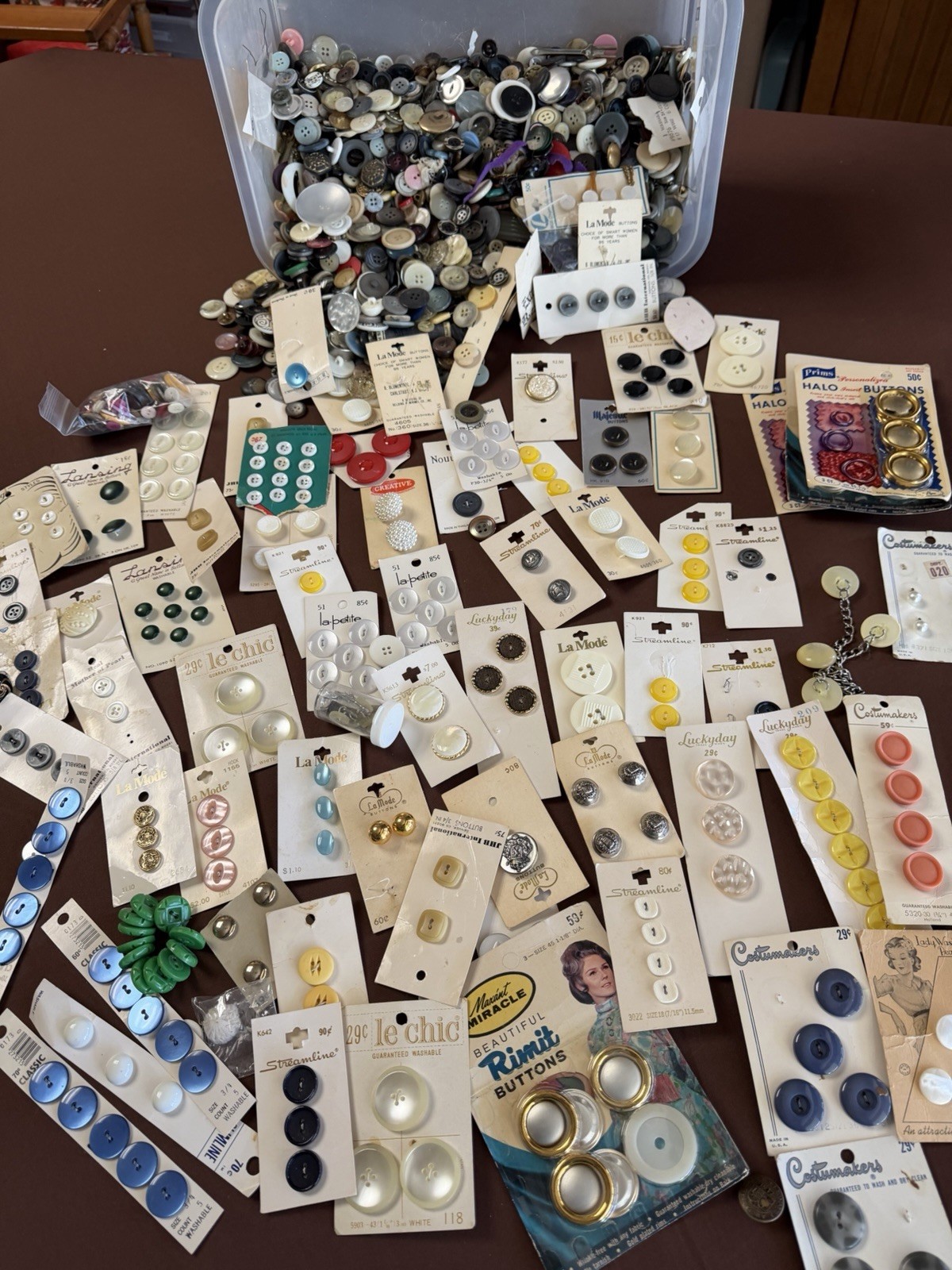 Huge lot Vintage-Modern Sewing Buttons Lot Mixed Materials & Colors Approx 7 lbs