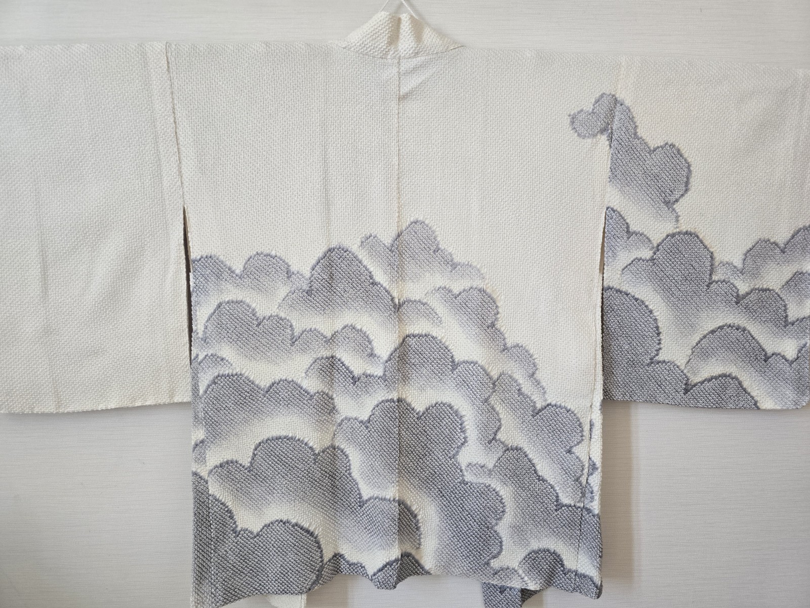 Japanese Shibori Haori Jacket, 100% Silk, White Gray Floral Kimono, 146