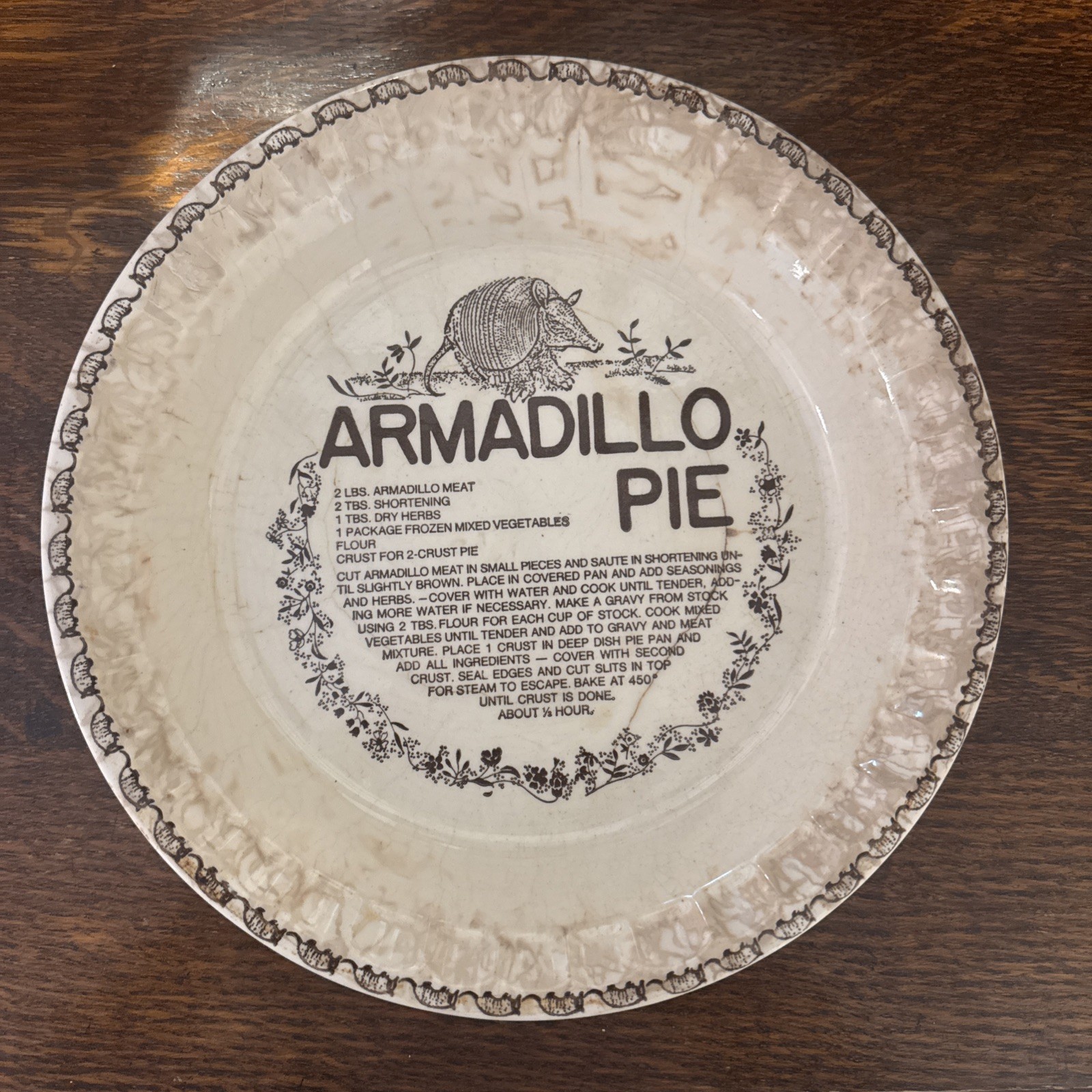 ARMADILLO PIE Royal China Co 1983 pie plate Rare