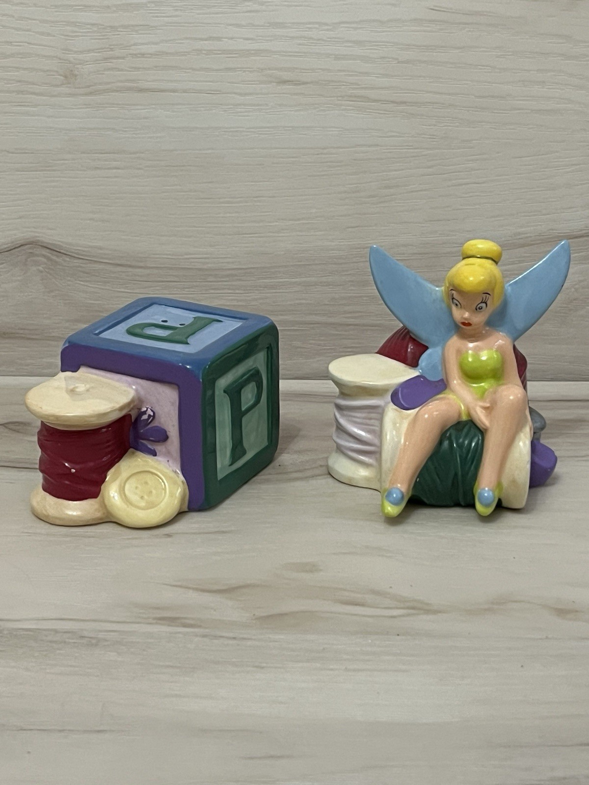 VTG 1990s Tinker Bell Disney Spool Block Peter Pan Ceramic Salt & Pepper Shakers