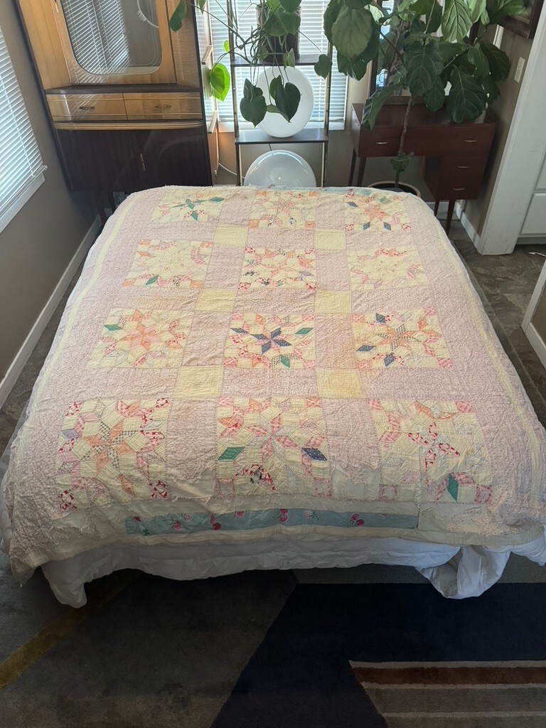 Antique 1940s 8 Point Star Hand Quilted Patchwork Quilt 68x84 Cutter Twin