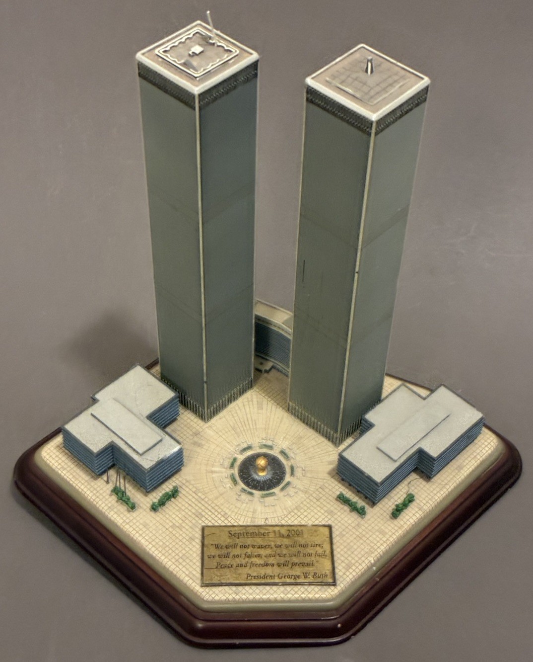 Twin Towers 9/11 Commemorative World Trade Cntr NYC Danbury Mint Figurine Statue