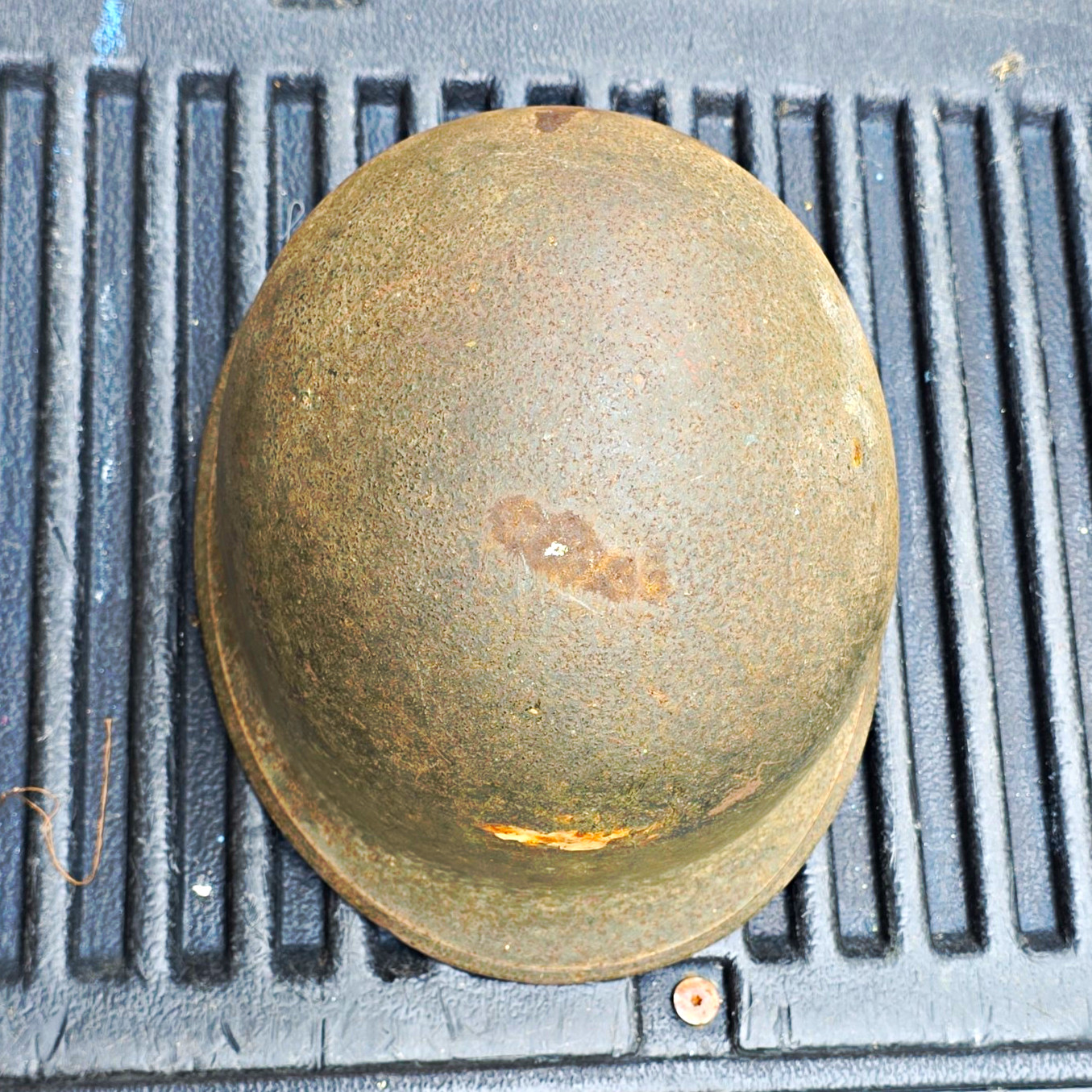 ORIGINAL WWII US ARMY M1 HELMET, FRONT SEAM, ORIGINAL PAINT