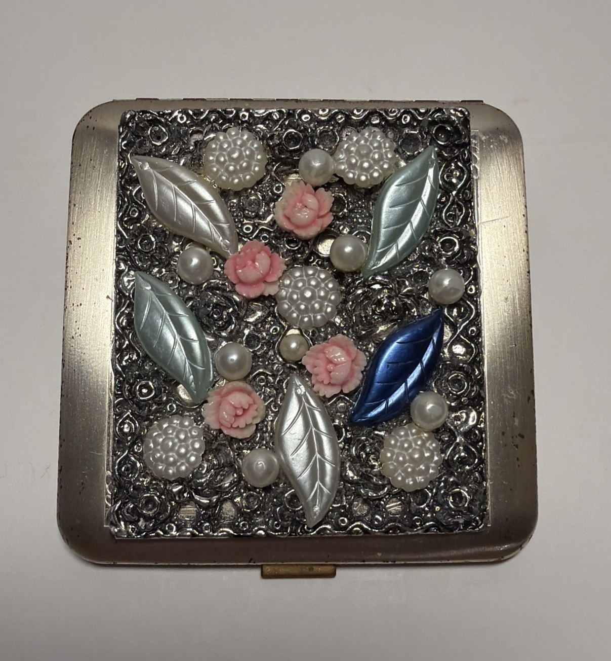 Vintage Dorset Fifth Ave Bejeweled Powder Compact W/ Faux Pearls 3” No Puff