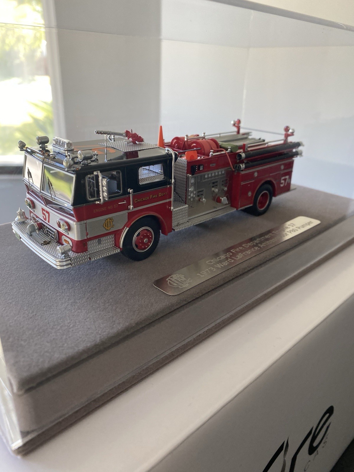 Fire Replicas FR 164–57 Chicago Fire 1973 Ward Lafrance Ambassador 1/50 Scale