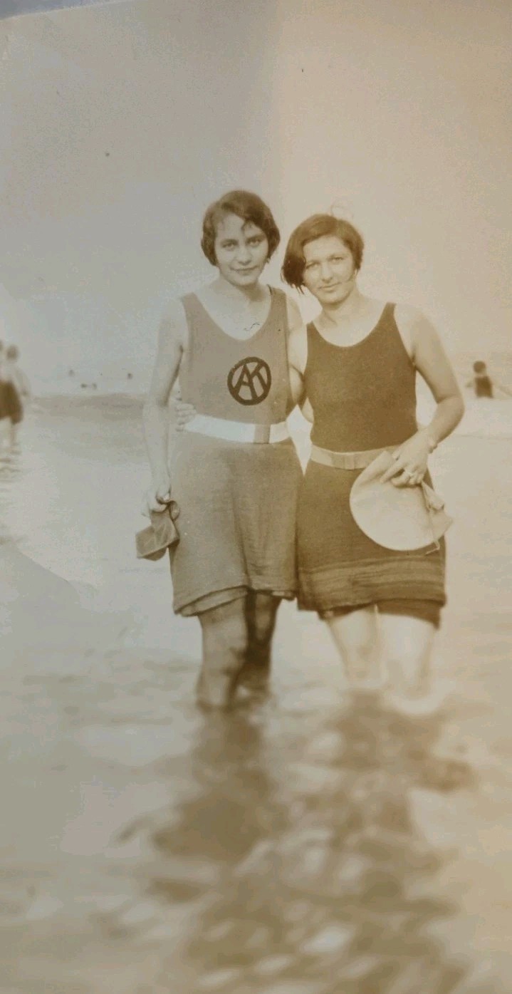 VINTAGE PHOTO ~ 2 Bathing Beauties in Water