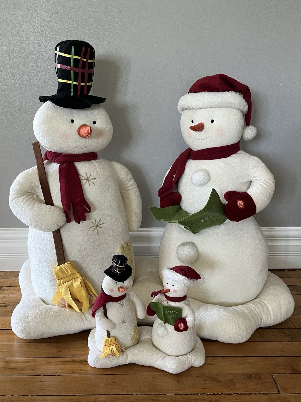 2003 Hallmark Store Display Jingle Pals Mr and Mrs Snowman Sings Plush XL Rare