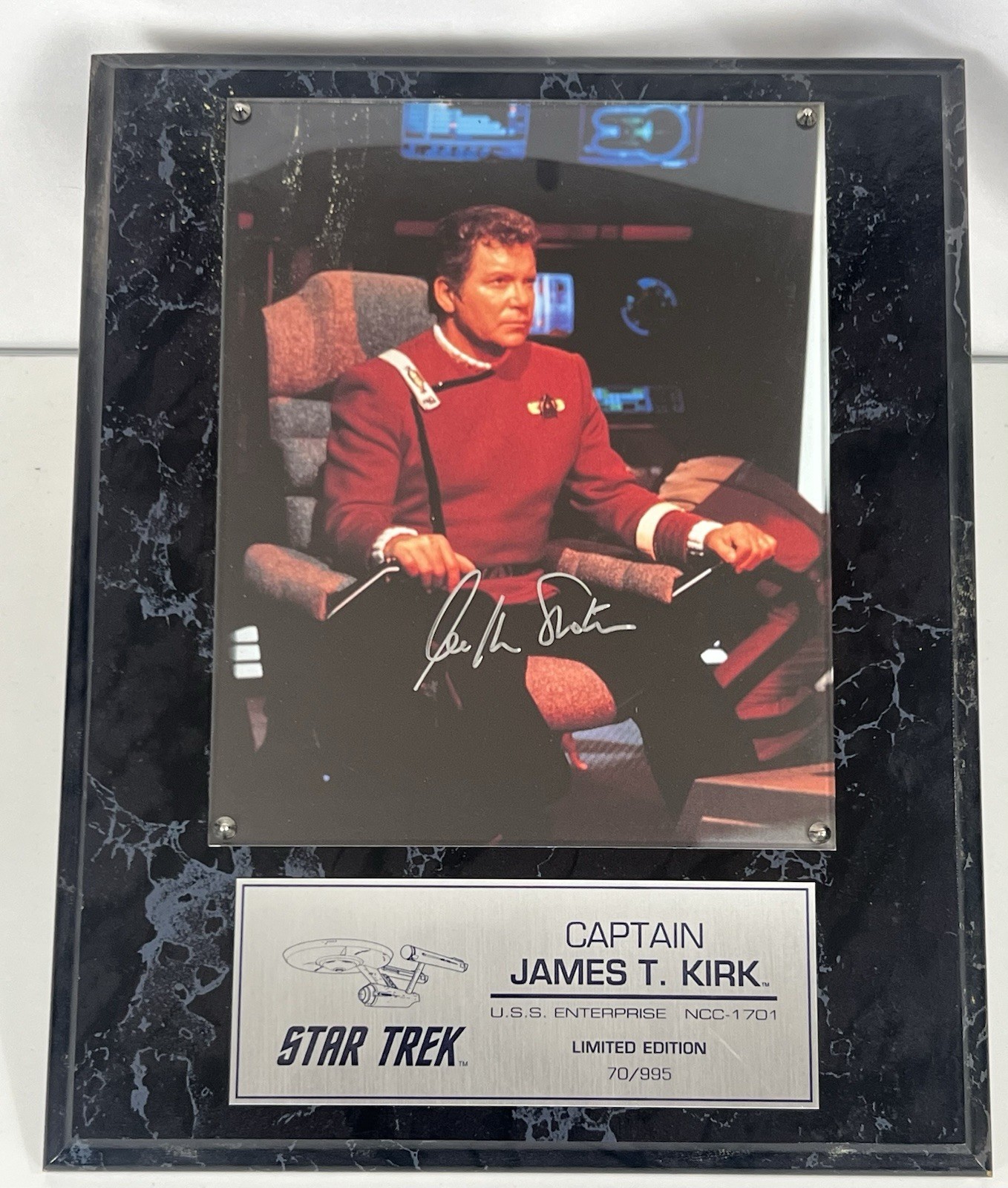 1996 STAR TREK SHATNER CAPTAIN JAMES T. KIRK SIGNED PLAQUE #70/995.