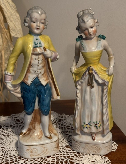 Beautiful Pair o 2 Occupied Japan Colonial Porcelain Figures Figurines 1940s 10