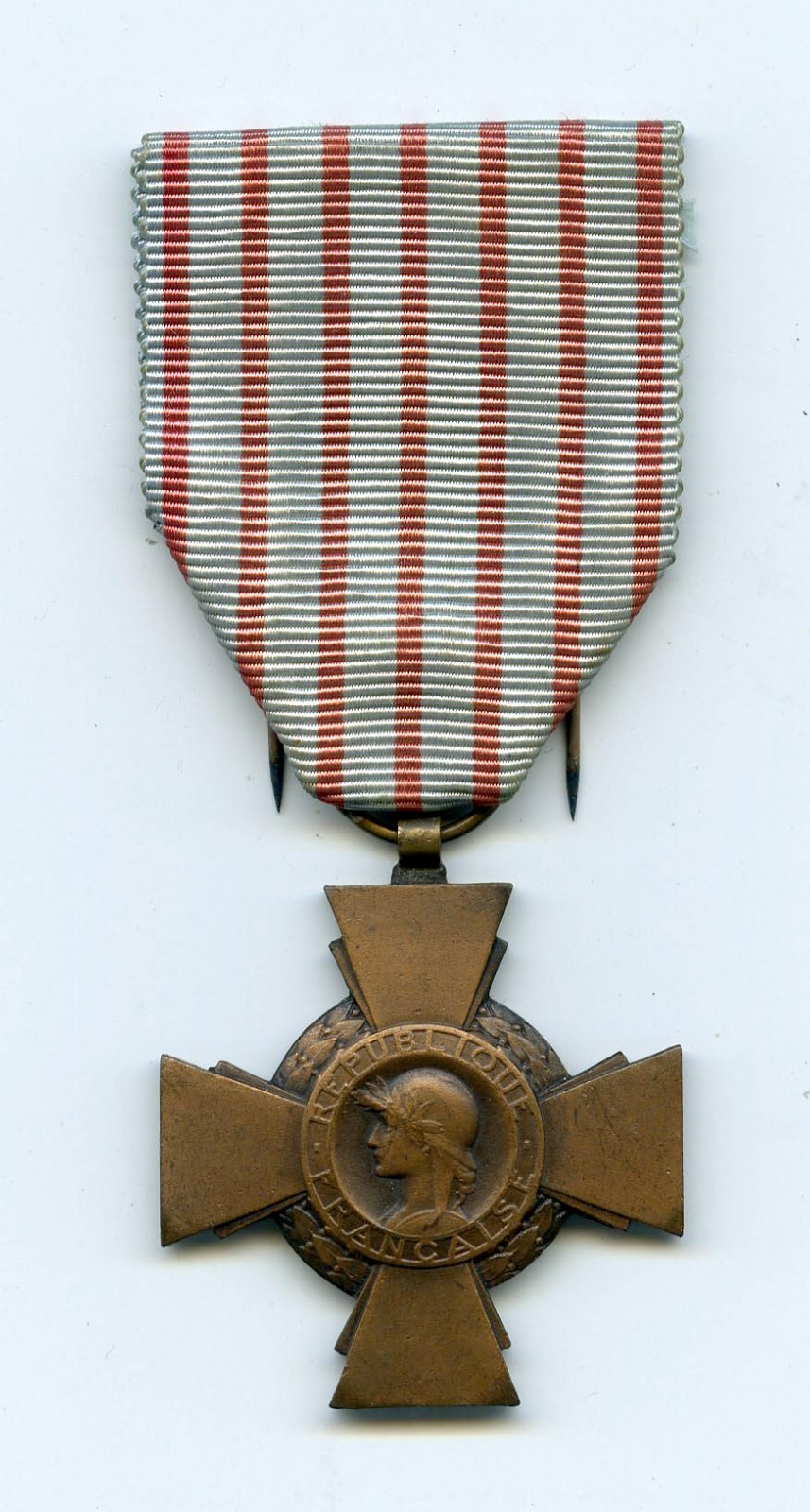 WWI FRANCE French COMBATTANT CROSS War Medal Complete with Hanger